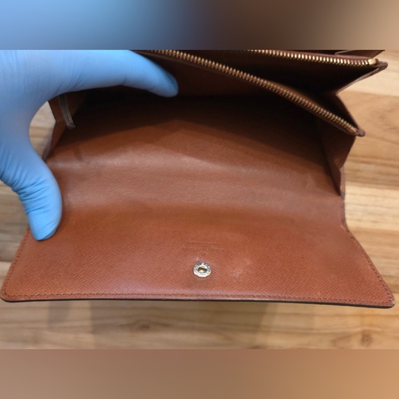 LOUIS VUITTON WALLET - Picture 8 of 16